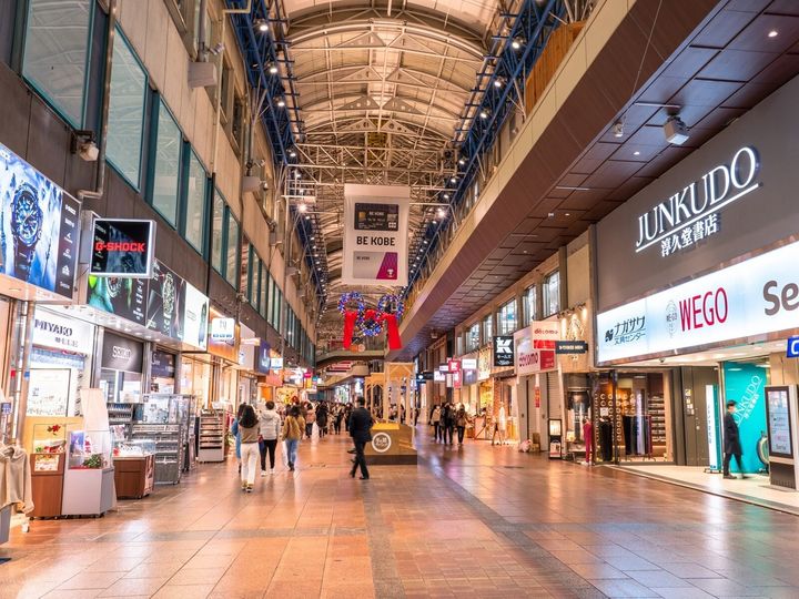 All About ニュース編集部は、全国20～70代の男女250人を対象に「商店街・市場」に関する独自のアンケート調査を実施。好き＆行ってみたい「兵庫県の商店街・市場」で1位に選ばれたのは？