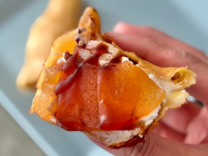 いろんな食感が贅沢！【ファミマ】のりんごクレープがタダものじゃない