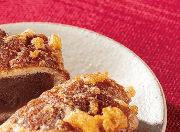 コンビニエンスストアのセブンイレブンが、11月18日から広島県と中国地方の一部地域で数量限定の「揚げもみじ饅頭」を販売開始しました。