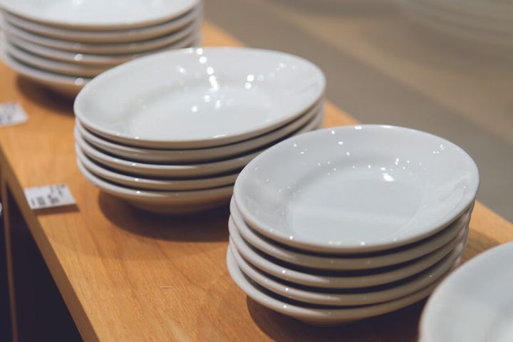 磁器リムオーバル皿（小／白）各￥690