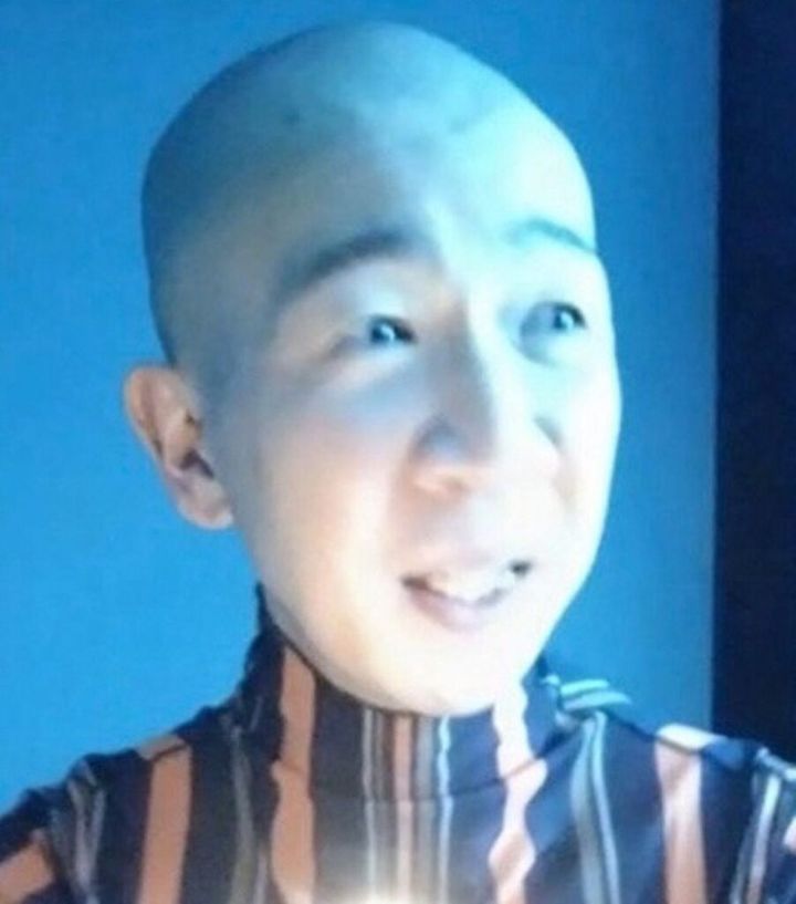 ピン芸人のひょうろくさん（38）が公開した、上海での「激写ショット」が注目を集めています。