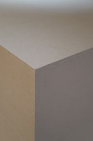 光と素材が織りなす新たな拠点。レザーブランドITTI、大阪に初の冠店舗をオープン