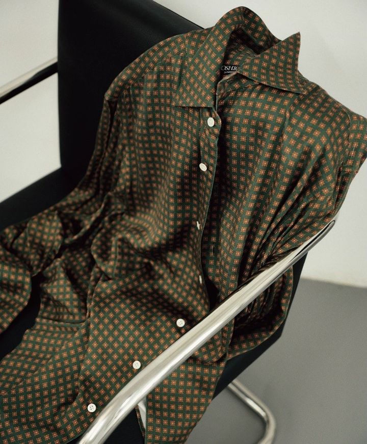 ソウシオオツキのドレスシャツ