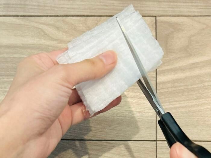 『掃除機のゴミ捨て』が劇的ラクになる方法！フローリングワイパーを1枚入れるだけで→断然スムーズに♪