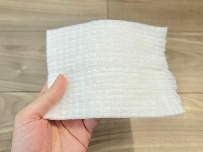 『掃除機のゴミ捨て』が劇的ラクになる方法！フローリングワイパーを1枚入れるだけで→断然スムーズに♪