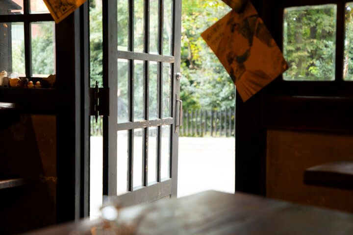 独特の雰囲気に魅了される。京都生まれの伝説のカフェ&バー／国分寺「ほんやら洞」