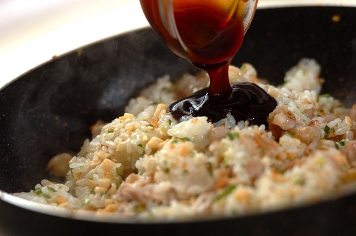 豚肉とタケノコのオイスターチャーハンの作り方2