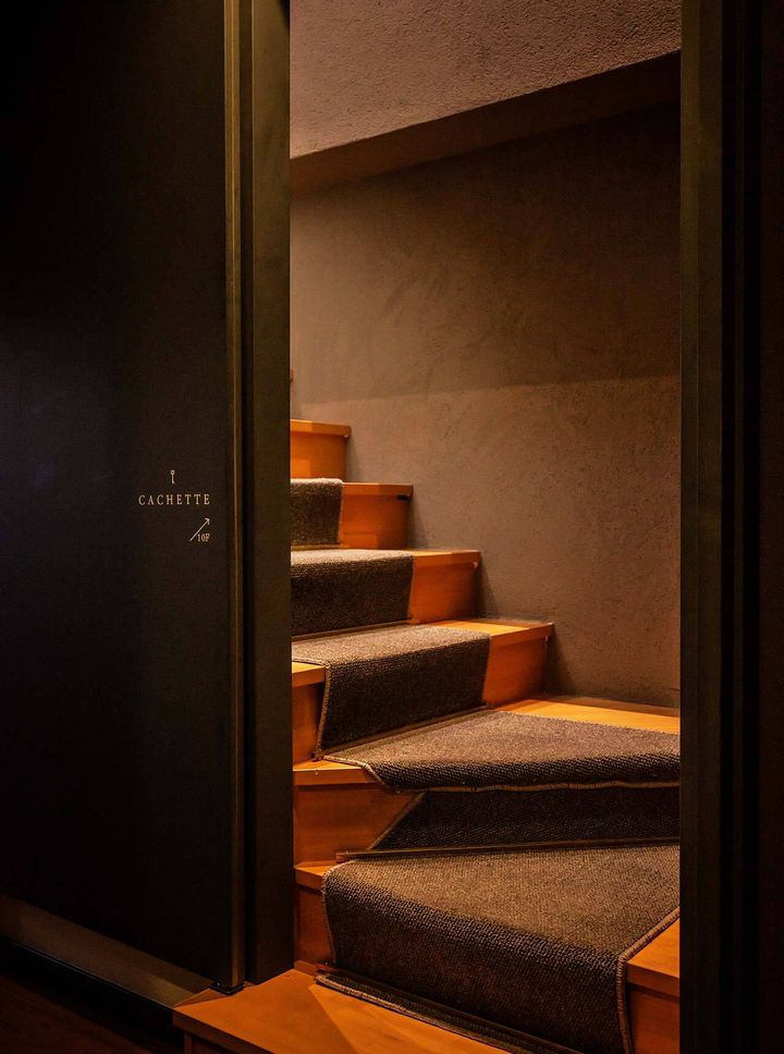東銀座『CACHETTE Chez T. et. Y』の階段