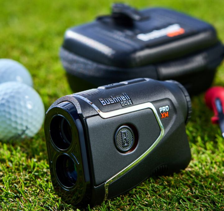 打つべき距離」を教えてくれる！プロ御用達レーザー距離計にコンパクト