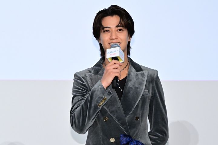 髙橋海人、入れ替わり難役で深まった“戦友の絆” 公開記念舞台挨拶で胸の内を語る
