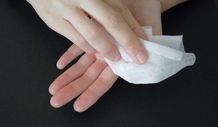 女性客が手を貸してくれて...（画像はphotoAC）