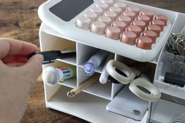 ダイソー 多機能引き出しケース（仕切板付） ペン 使用例 収納