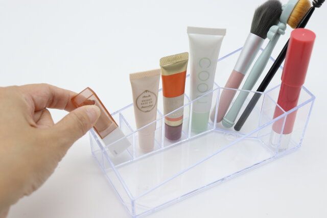 メイクアップスタンド（7仕切り） リップ取り出し