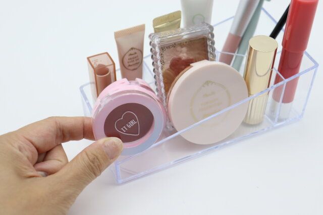 メイクアップスタンド（7仕切り） 取り出し