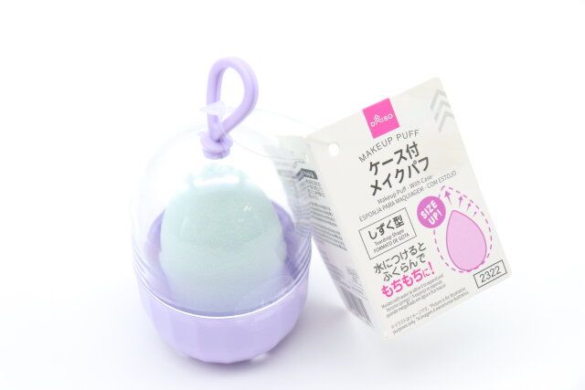 ダイソーのメイクパフ（しずく型、ケース付）のパッケージ