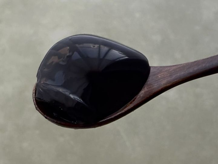 この黒さはインパクト大！【ローソン】新作“変わり種”ゼリーの味は？