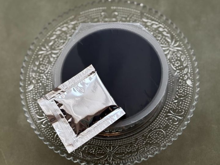 この黒さはインパクト大！【ローソン】新作“変わり種”ゼリーの味は？