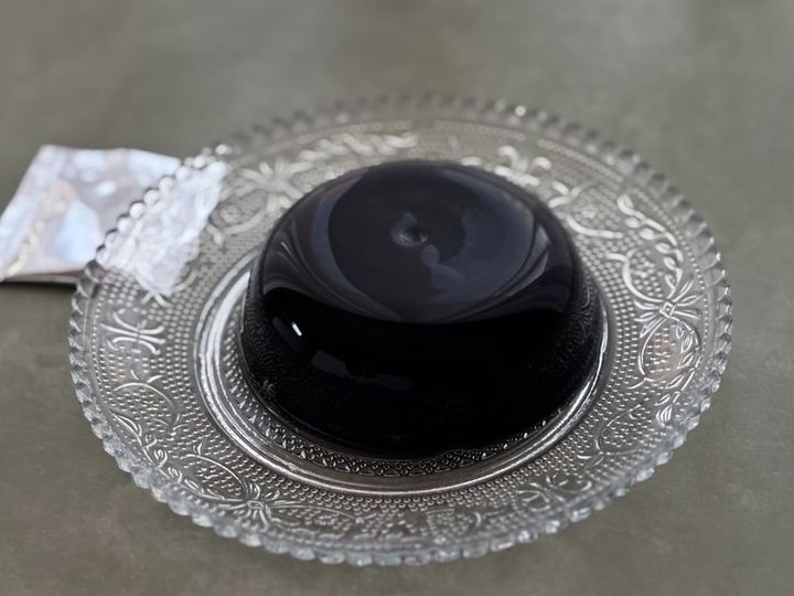 この黒さはインパクト大！【ローソン】新作“変わり種”ゼリーの味は？