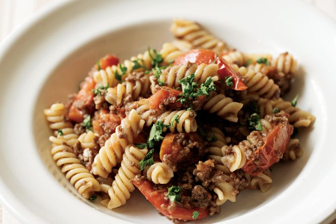 ワタナベマキさんに教えてもらう！ 煮込まず作れる「フルーツトマトと合いびき肉の簡単ボロネーゼ」のレシピの画像1