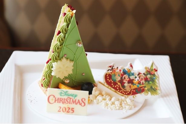 細部にまでこだわって作られた「抹茶とラズベリーのケーキ」