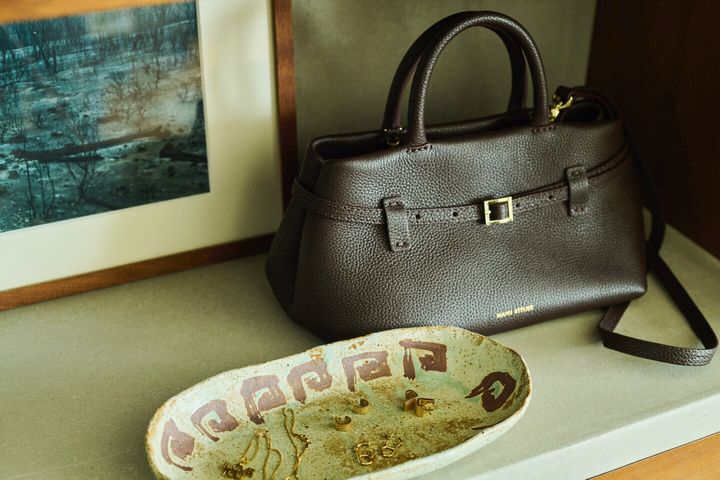 バッグ（MANU ATELIER）、ネックレス、イヤリング（LLC）
