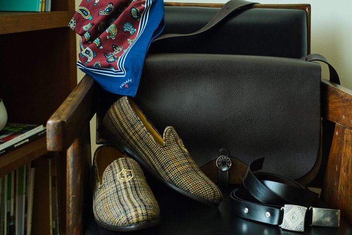 バンダナ（NOAH）、バッグ（VINTAGE HERMES）、シューズ（NOAH）、ベルト（HTC）