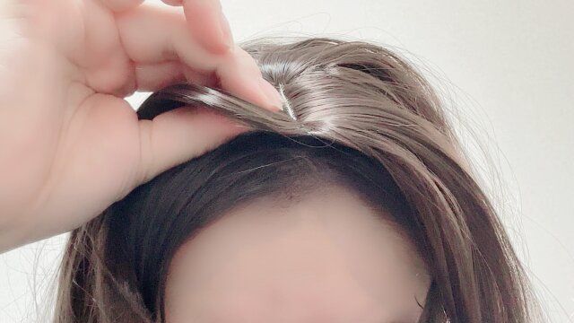 トップヘアウィッグ（分け目タイプ） 装着