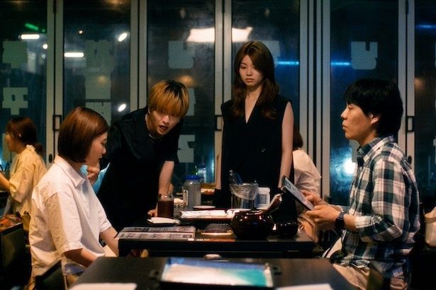 (C) 金原ひとみ／集英社・映画「ミーツ・ザ・ワールド」製作委員会