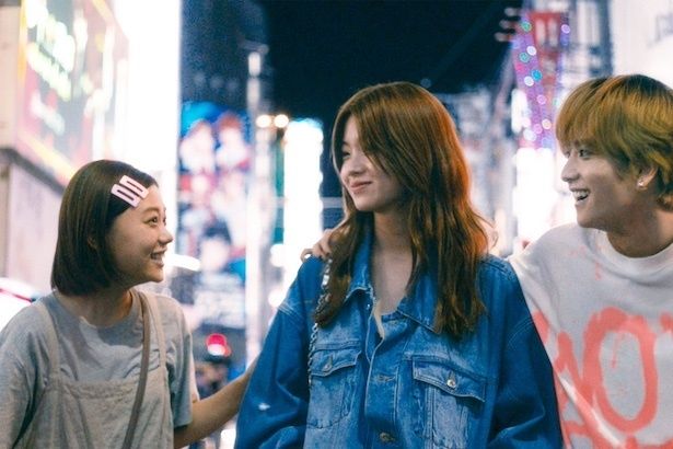 映画『ミーツ・ザ・ワールド』メイン写真 (C) 金原ひとみ／集英社・映画「ミーツ・ザ・ワールド」製作委員会