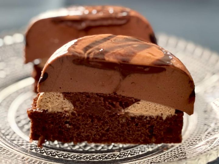 リッチな見た目と食感が魅力！濃厚チョコを堪能できるケーキ「濃厚ショコラドームケーキ」