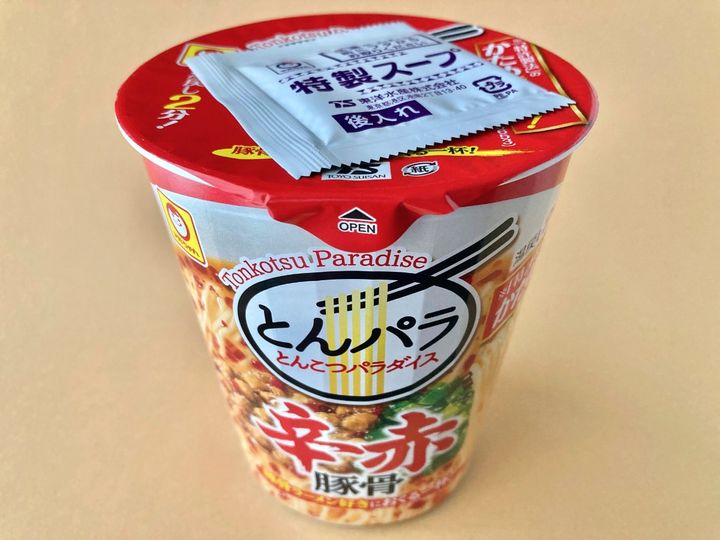 辛すぎなくて食べやすい！飲み干したくなるスープ！【マルちゃん】ピリ辛で美味しい辛赤豚骨