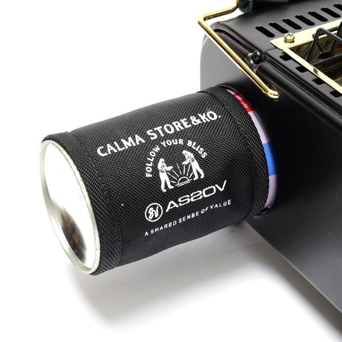 専用ケースと同素材で仕上げられた「ガス缶カバー」