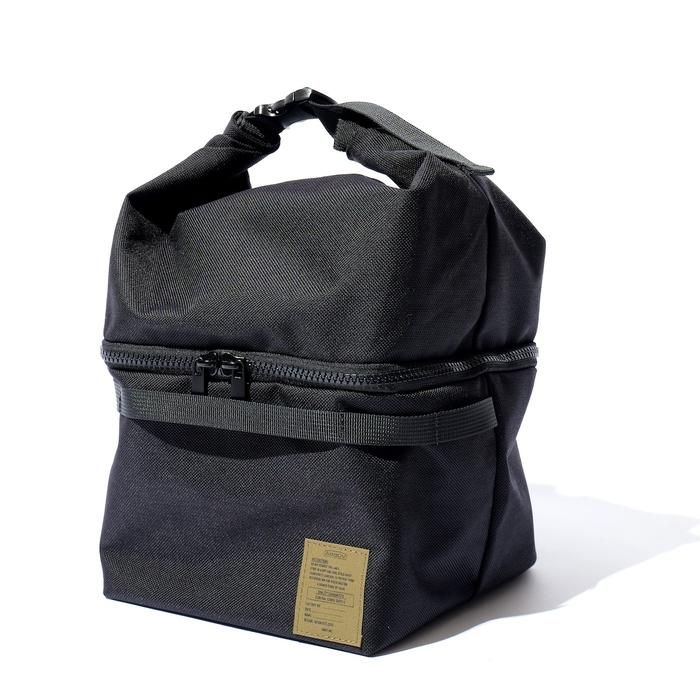 ヒーター本体とガス缶を分けて収納できるCORDURA(R) Ballistic生地の「専用ケース」