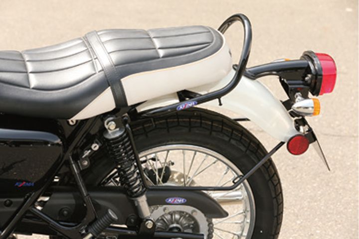 KIJIMAの「タイムレス・レトロ」際立つレトロなスタイリング！｜カワサキ・W230