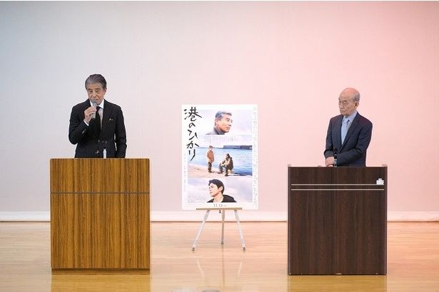 受刑者へ激励の想いを言葉にした2人 [c]2025「港のひかり」製作委員会