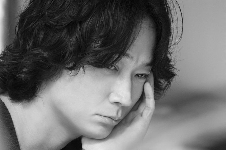 映画『星と月は天の穴』場面写真 （C）2025「星と月は天の穴」製作委員会 width=