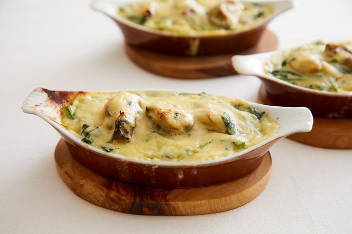 冬の旨味を楽しむ“かきとほうれん草のグラタン”