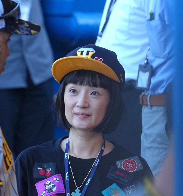 タレントの千秋さん（54）は19日、公式Xとインスタグラムを更新し、芸能プロダクションのアトミックモンキーと『声のみ預かり』という形で業務提携したことを発表しました。