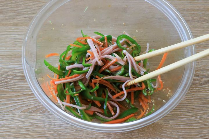 やみつきピーマンとハムの和え物