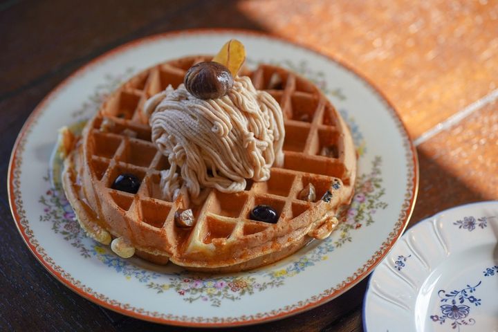 「季節限定 モンブランのワッフル」1600円（例年10月中旬〜11月下旬頃）