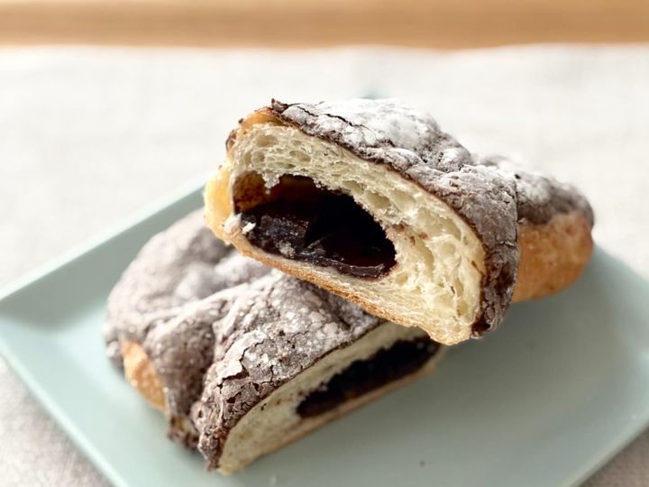 贅沢な味わいと3つの食感が楽しい「チョコマカロンクロワッサン」