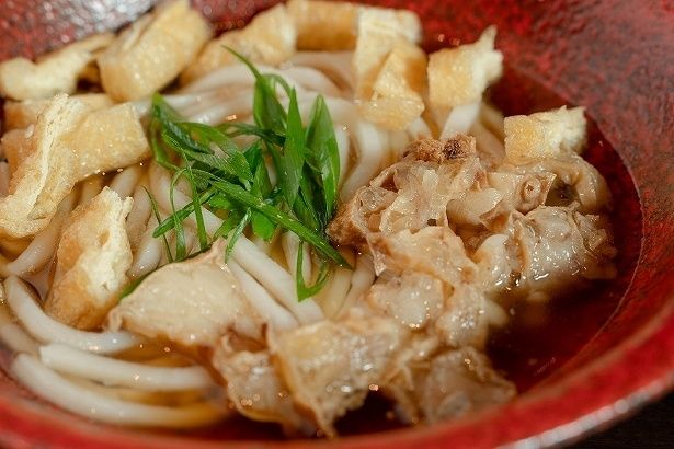 「手しごとうどん工房 はちまん」の「米粉のかすうどん」