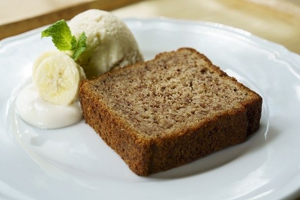 東京・青山「SINCERE GARDEN CAFE」の「グルテンフリーバナナケーキ」