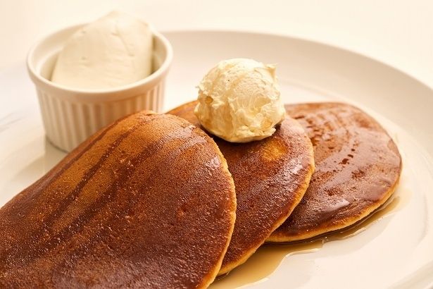 神奈川県藤沢市「カフェ ココペリ」の「バターパンケーキ プレーン」