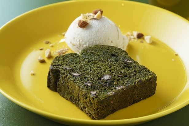 【写真】東京・青山「L for You AOYAMA」の「クロレラ＆小豆 パウンドケーキ＆アイスクリーム(セットドリンク付き)」