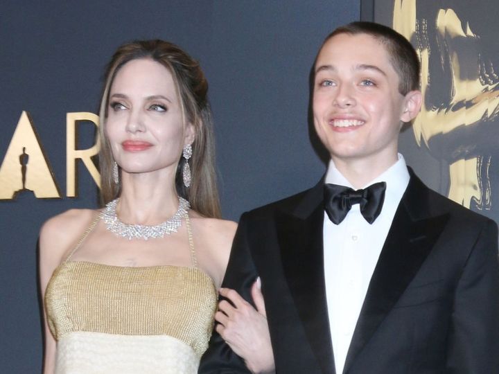 アンジェリーナ・ジョリー＆ノックス （C）AFLO width=