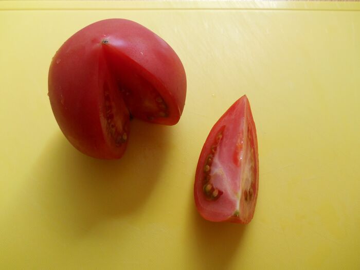 種が出ない〈トマトの切り方〉を検証してみた！もうサラダ、水っぽくなりません