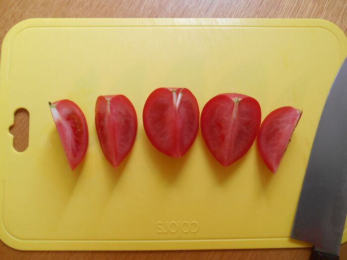 種が出ない〈トマトの切り方〉を検証してみた！もうサラダ、水っぽくなりません