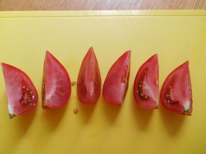 種が出ない〈トマトの切り方〉を検証してみた！もうサラダ、水っぽくなりません