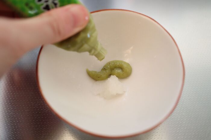 チューブわさびが秒で『生わさび食感』に！味をレベルアップさせる【魔法のちょい足し】試してみた！